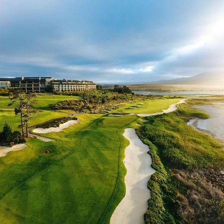 Arabella Hotel, Golf And Spa Hermanus Exterior photo Aerial view of the 18th hole at the Links at Spanish Bay