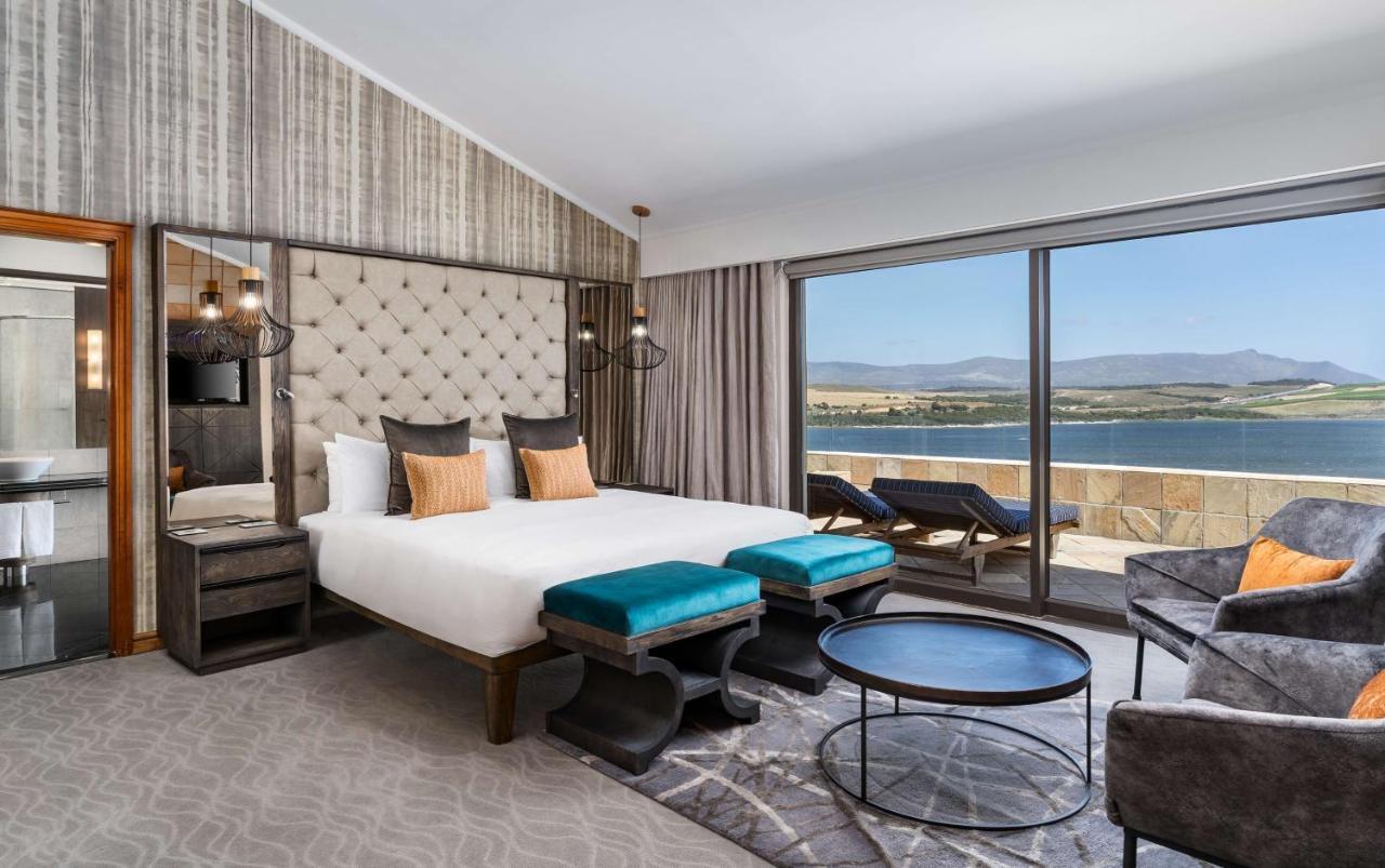 Arabella Hotel, Golf And Spa Hermanus Exterior photo A suite at the InterContinental