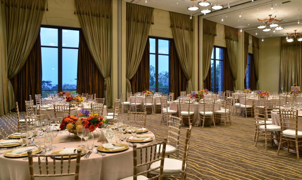 Arabella Hotel, Golf And Spa Hermanus Exterior photo The ballroom at the Four Seasons Hotel
