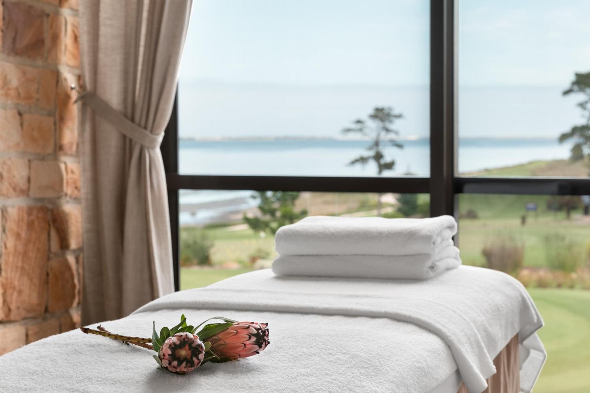 Arabella Hotel, Golf And Spa Hermanus Exterior photo Spa at the Oyster Box