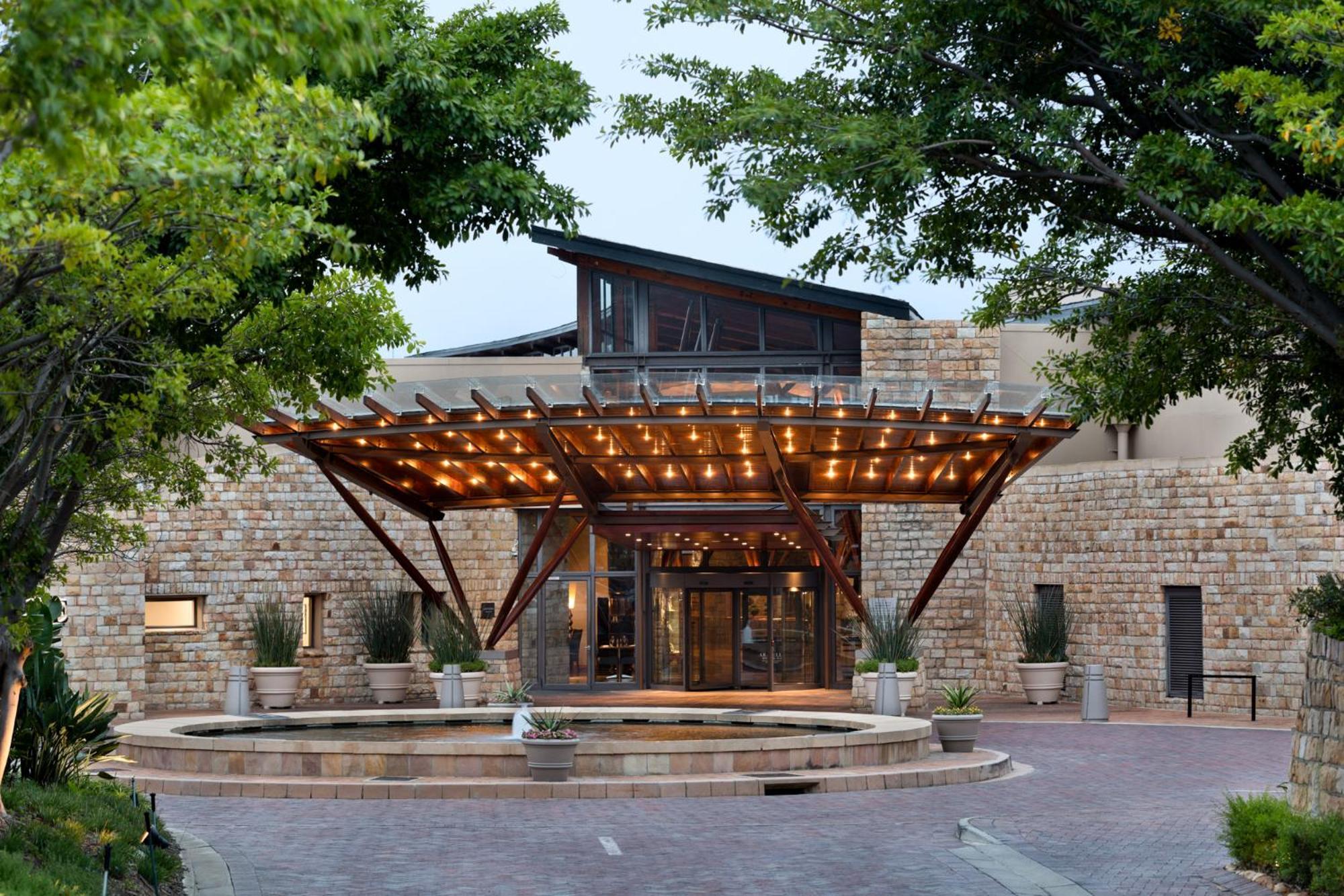 Arabella Hotel, Golf And Spa Hermanus Exterior photo The entrance to the San Antonio Museum of Art