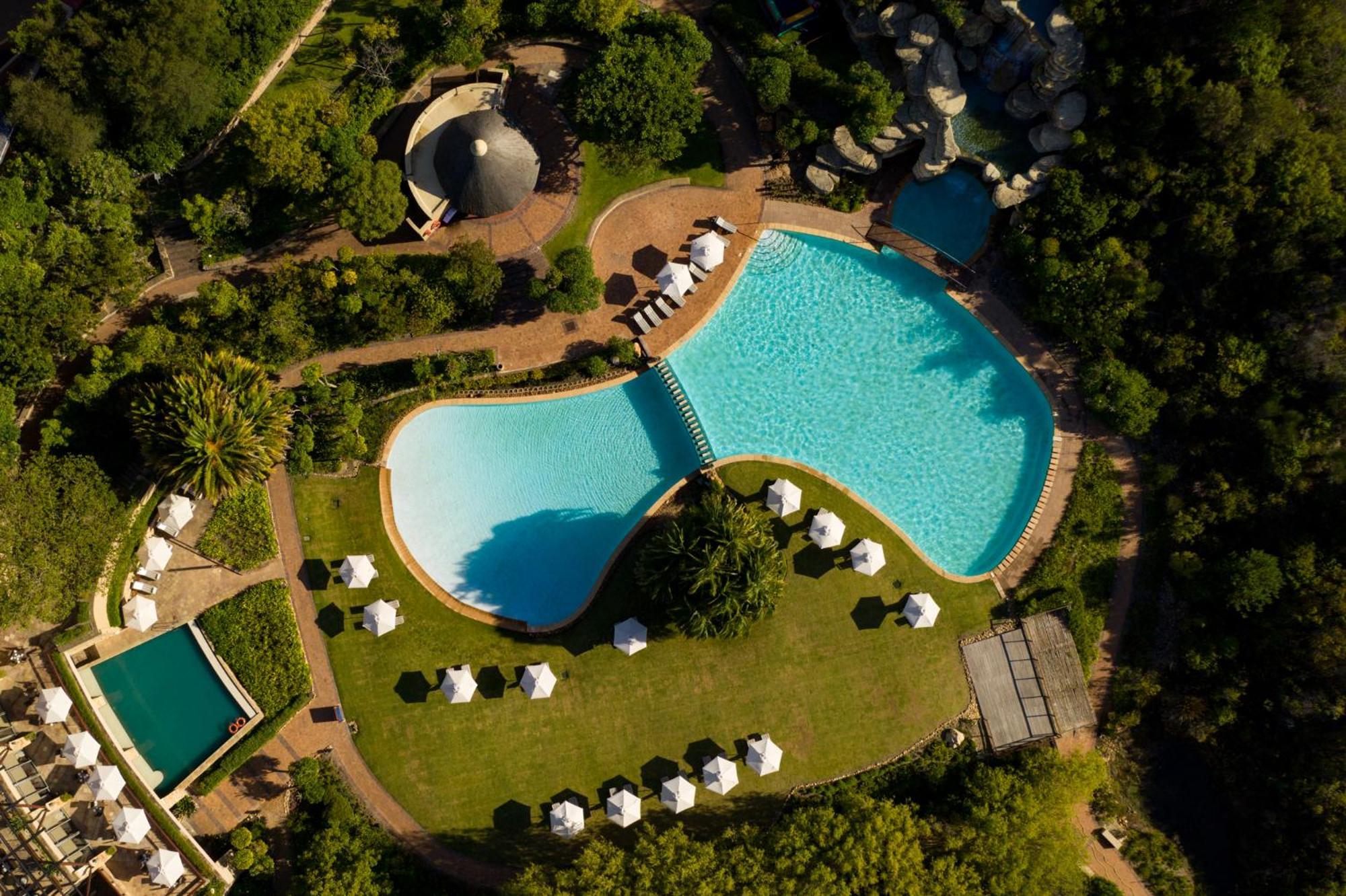 Arabella Hotel, Golf And Spa Hermanus Exterior photo Aerial view of the pool at the hotel